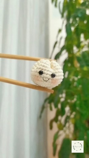 Super easy crochet dumpling #crochet #amigurumi #crochetpattern #crochetkeychain #dumpling | ndrips.craft