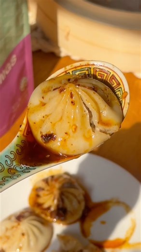 MìLà (蜜辣） on Instagram: "A hot, fresh, AND flavorful meal in 12 minutes with no actual cooking or chopping involved?? Sold 😏 Find MiLa’s soup dumplings in a grocery store near you or order online! Head to our link in bio to try these out for yourself 🥟"