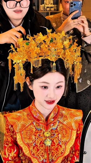 Chinese Bride Wearing a Traditional Phoenix Crown 👑 Amazing Wedding Tradition 💕❤️ #wedding #shorts