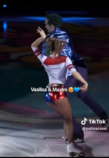 Apresentação Incrível de Patinação Artística