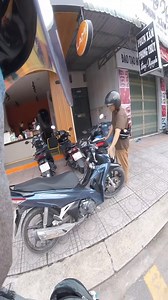 Ngã cái cong chãng ba lun. Bài học rút ra ở đây là gì ?? #ShopeeFood #shipper 10-2-2024 | Thõ Con