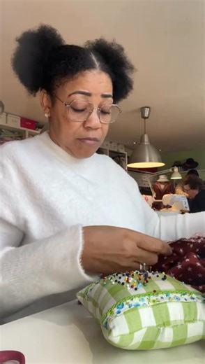 I’m in my sewing lesson right now 🧵✂️ The teacher is showing us how to stitch — learning and enjoying every step! 👗✨#fypviralシ #fypreels #deals | Binta Gijrath-Bah