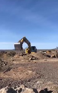 Last year at the mine! #leifdigsit #heavyequipmentlife #gemstone #oregonsunstone #dustdevilmining #rarebeauty #CAT | Leif Helgeson