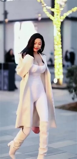 Charming Chinese Plus Size Model and Street Fashion Trends 2023
