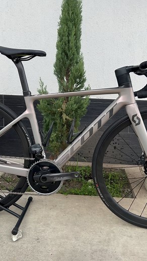 La Bodega del Ciclista on Instagram: "👑Scoot Adicct 10 🔝🔝 🏷️Talla Xs 49 💰precio💰17.000.000 ⚡️grupo Sram forcé Axs 12 vel ⚡️Potenciometro Quarq 🥇Aros carbono 35 m 🥇Llantas pirrelli tubeless ✅Timón sincros integrado 👌bici muy buen estado 🗣️Mayor información llamar o hablar al WhatsApp 📱315 587 1802"