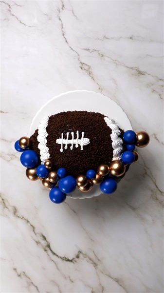 Here's a few SUPER easy ways to show off your team spirit just in time for the big game!  | I Love Ice Cream Cakes | Facebook