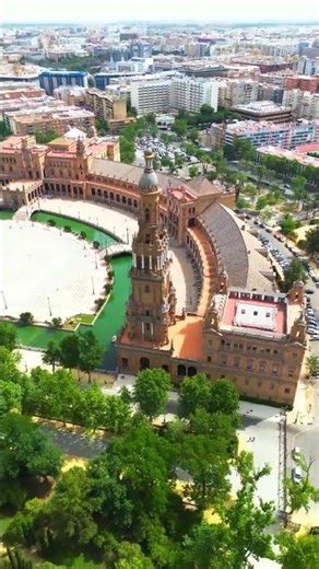 Explore the iconic Plaza de España in Sevilla