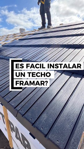 La Teja FRAMAR está pensada para que instalar un techo sea rápido, seguro y eficiente. Un solo tornillo sujeta dos piezas y el sistema de encastre frontal patentado garantiza que no se vuelen. Su diseño liviano reduce el esfuerzo de los trabajadores y acelera cada etapa de la obra. Menos desgaste, más productividad y un techo que dura toda la vida. #framartejas #hogar #casa #roof #tejas #techo #construccion #aislaciónacústica #aislantestérmicos #granizo #construccionensecoargentina | Framar Teja