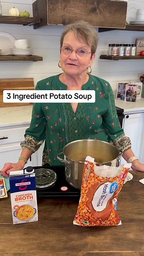 3 ingredient potato soup. Fast and easy recipe for a busy weeknight. #mamasuessouthernkitchen #mamasue #cooktok #southernaccent #easydinner #shortcutrecipe #3ingredientsrecipes #3ingredientrecipes #potato #potatosoup #soup #soupseason