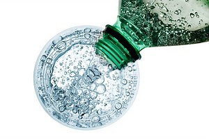 Here's what happens to your body if you drink sparkling water every day - Netmums