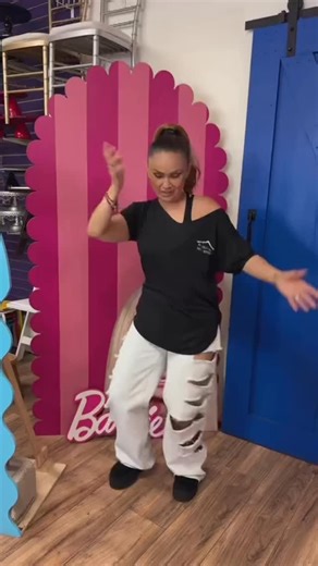 🎈 CUANDO TE CANCELAN EL EVENTO… 🙃 Ya dijiste que no ibas a la carne asada, al baby shower, ni a salir el fin de semana… porque tenías evento. Y boom… “lo vamos a cancelar” 🫠 ✨ Yo con mis globos listos, mi energía al 100 y el playlist de montaje prendido… 🎈 El evento: Cancelado, gracias. Pero no se preocupen… igual me arreglo por si hay que grabar contenido pa’ la pena 😂 #EventeraEnPausa #GlobosSinDestino #CanceladaPeroNoDerrotada #AsíNoSePuede #MajesticMoments #LifeOfAnEventPlanner | Majest