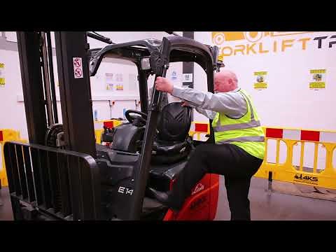 How to mount a counterbalance forklift truck correctly