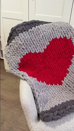 Kocyk z sercem z włóczki chenille #knitting #diy #handmade #rękodzieło #diy #chunkyblanket