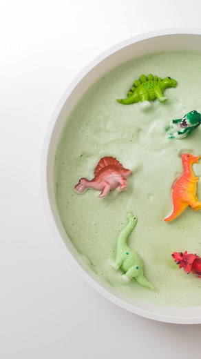 Chickpea water, also known as Aquafaba, whizzes up into the most amazing foam, making it a brilliant early sensory play experience and an excellent taste-safe alternative to bubble foam. It lends itself to lots of different themes or you can just give them some tools and bowls to explore it with! . To make this taste-safe play foam simply drain the water from two tins of chickpeas, add a teaspoon of cream of tartar, a drop of food colouring if you like and whizz into a foam! The cream of tartar