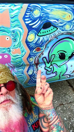 Some Bearded Hippie Wizard, alien action ✌🏻👽✌🏻#aliens #ufo #groovy #artskills #car