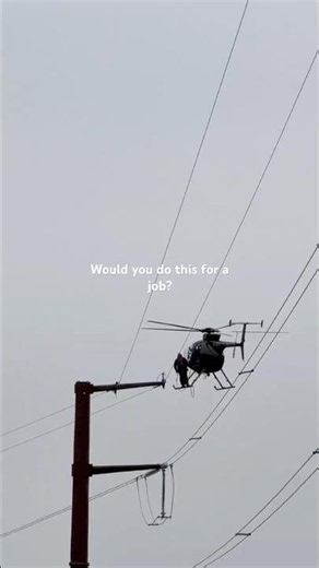 Lineman hanging from a helicopter 😨 #ibew #apprenticeship