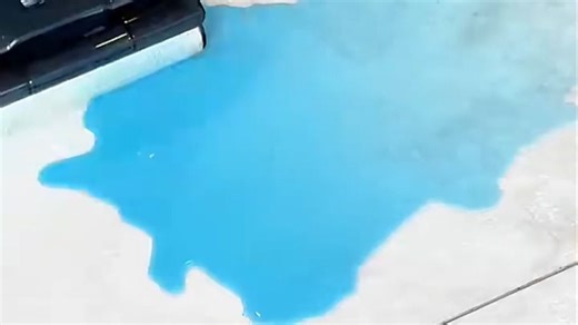 海爾H1自清洁功能，轻松告别手动清理烦恼。回家前手机远程启动，到家即享清新空气；内机自动除尘除菌，出风洁净无异味。尤其适合过敏体质和有娃家庭，每月省下清洗费，长