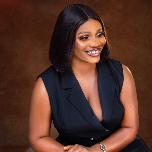 When do men actually start having dandruff? 🤔Some say it’s stress, others say it’s age or just poor scalp care. What do you think? #Dandruff #HairCare #ScalpCare #MenWithDandruff #FlakyScalp #HealthyScalp #ScalpTreatment #DandruffSolution #ItchyScalp #PsoriasisAwareness #SeborrheicDermatitis #HairProblems #ScalpRelief #ScalpHealth #MenHairCare #ExplorePage #TrendingReels #ViralReels | Meneawara Precious Barilunanee