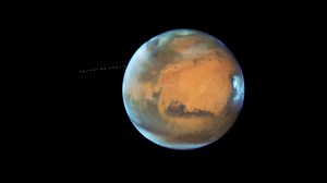 Amazing Mars moons Phobos Photobombs || Hubble's Picture of Mars When the Hubble Space Telescope observed Mars near opposition in May, 2016, a sneaky companion photobombed the picture. Phobos, the Greek personification of fear, is one of two tiny moons orbiting Mars. In 13 exposures over 22 minutes, Hubble captured a timelapse of Phobos moving through its 7-hour 39-minute orbit. Thanks to Nasa | Bongo Abhijan