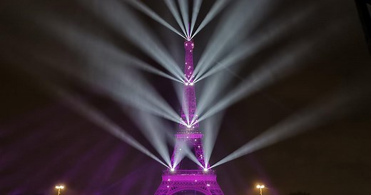 La Tour Eiffel illuminée pour Octobre rose