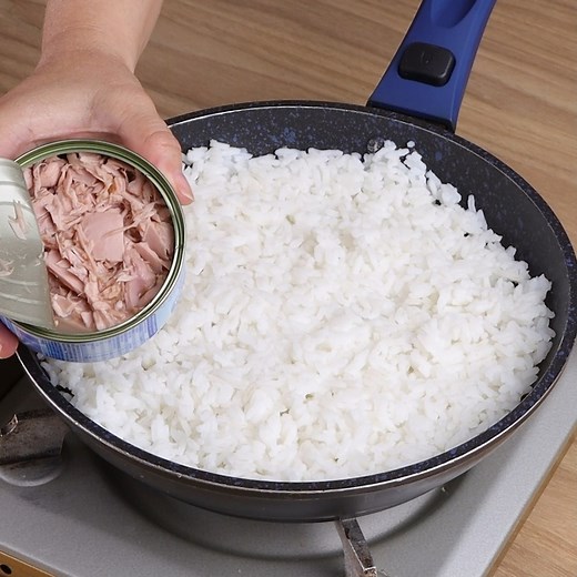 Do you have rice and canned tuna at home? Make this recipe super easy. | SuperYummy