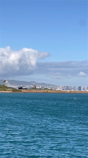 Foster Point, near Hickam Beach, is a spotter’s paradise inside JBPHH. From here you can catch aircraft taxiing to runway 8R and blasting off with Honolulu and Waikiki in the backdrop, and even glimpse the F-22s tucked away in their shelters. #theaviationist | The Aviationist