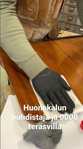 Vanhan lakkapinnan puhdistaminen
