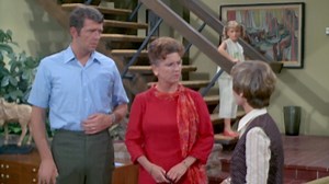 Cindy Brady's tattling causes a rift between Alice and Sam! | The Brady Bunch