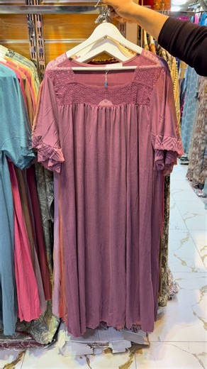 ‎أزياء ومعرض مصطفى البصام للملابس والأحذية والحقائب‎ on Instagram‎: "🌟 جديد أزياء مصطفى البصام 🌟 وصول دشداشة زبدة (قصير) الأكثر طلباً! خامة باردة، ناعمة، وتصاميم مميزة تناسب ذوقك. • السعر: 5,000 دينار فقط (سعر تنافسي). • الخامة: زبدة درجة أولى. 📍 الموقع: السماوة - عگد الجامع - الفرع المقابل لصيدلية رامي. 🚚 التوصيل: متاح لكافة محافظات العراق 🇮🇶. 📲 للحجز والاستفسار (واتساب): 07739250990"‎