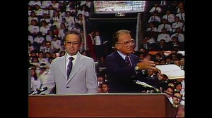 Hoy hace 40 años mi papá Billy Graham comenzó una Cruzada evangelística de 5 días en la Ciudad de México, México. Mira una pequeña parte de su mensaje sobre la segunda venida de Cristo... | Franklin Graham en Español