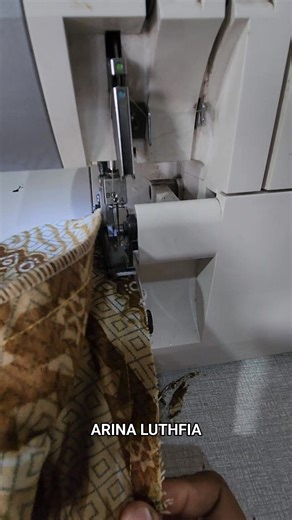 1K views · 5 comments | First day of 2026, still sewing. Overlocking the fabric edges with a Singer machine. #sewing #overlock #singer | Ruang Jahit Generus | Facebook