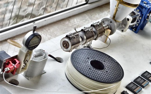 [搬] diy chen 300元DIY台拉丝机3D打印材料