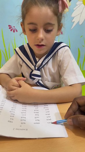 KG3 students reading ❤️