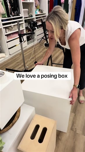 So much that you can do with a posing box. Highly recommend having at least one in the studio. This one I had made on Etsy. The other ones my dad makes for me after he learned how much I paid for the Etsy one lol #fyp #757photographer #brandingphotography #757maternityphotographer #DMVMaternityPhotographer