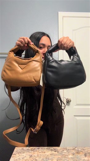 I actually only purchased the purses and the blue / white top 🤭 @Mamalauralb threw in the dress and coral top 😍 @Laura’s Btq #laurasboutique #girlythings #minihaul