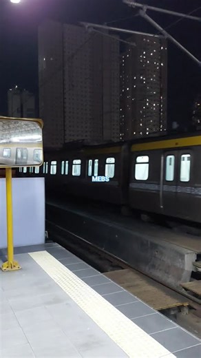 LRTA Line 2 Trainset 18 departing Recto Station for turnback #lrt2 #train #railway
