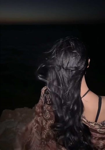 Captivating Sunset Aesthetics: A Dark Academia Perspective