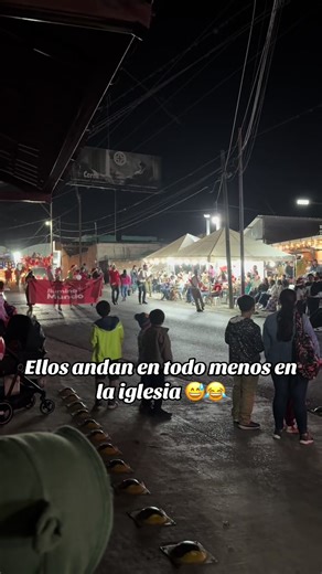 Desfile Navideño en Salamá con Mormones Bailando