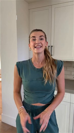 ☕️✨Morning coffee just got a holiday glow-up 😍🎅🏼🎄 The @ninjakitchen Luxe Café is seriously a game changer — and I’m giving one away to YOU! 🎁💖 Like comment your go-to cozy coffee order to enter! #NinjaPartner #NinjaLuxeCafe #HolidayGiveaway | Katie Betzing