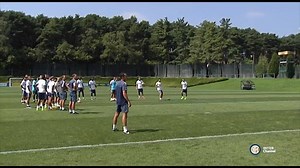 󾠁 Crossbar Challenge at the end of training: if you miss, you go in goal! 󾌰⚽️ | Inter