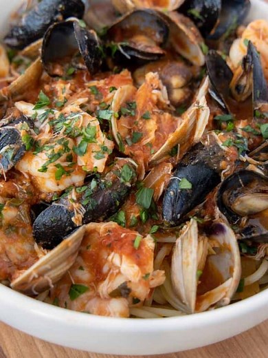 Seafood Pasta Recipe (Restaurant-style Dinner)