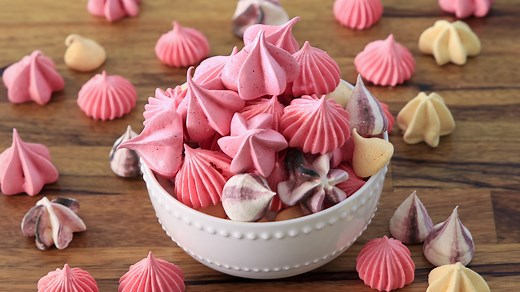 16K views · 255 reactions | Learn how to make the best meringue kisses! They are crispy, sweet and they melt in your mouth. Full recipe: https://www.thecookingfoodie.com/recipe/Meringue-kisses-Recipe--How-to-Make-Meringue-Cookies | The Cooking Foodie | Facebook