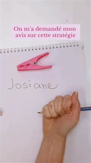 Josiane-ergothérapeute 💕 on Instagram: "Mon expérience d’ergothérapeute avec la stratégie de l’épingle à linge pour la prise du crayon • Doit être positionnée à une hauteur spécifique du crayon pour fonctionner • Bon, exercice de dissociation des deux côtés de la main mais ne promeut pas un mouvement intégré des deux côtés de la main pour écrire. • Ne soutient pas les muscles ou les articulations de la commissure du pouce, ainsi ne fonctionnerait pas si l’enfant n’est pas capable de naturelleme