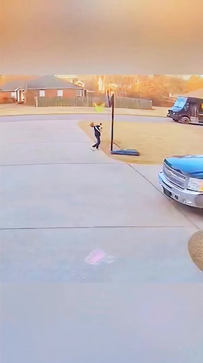 Turns out the delivery driver was late because of this | Ashley Hug