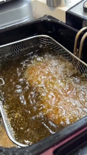 Ben Racey | Salt. Butter. Smoke. on Instagram: "GOCHUJANG FISH CAKES 🌶️🔥 Classic crispy cod & haddock fish cakes made with a spoonful of gochujang chilli paste for a hit of spice! There’s garlic, lime & fresh dill in the mix as well for flavour and sesame seeds in the breadcrumbs for extra crunch. I served mine with a really simple gochujang mayo! You can deep fry or pan fry these fish cakes and I’ve shown how to do both over on the recipe which is on my website… #fishcakes #gochujang #dinner