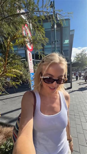 Brontë King-Scales | it would be rude not to right??? dream evening sat by the lake trying the famous fergburger in queenstown that has queues every hour of... | Instagram