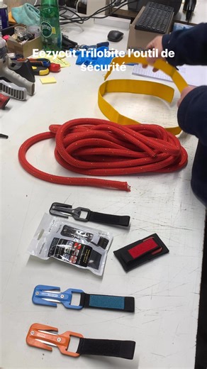 🔥🔪 EEZYCUT TRILOBITE – L’outil qui peut tout changer en situation critique ! 🔪🔥 Chez Deep CCR Tartiflette Team, on ne laisse rien au hasard. Quand chaque seconde compte sous l’eau 🌊, en exploration ou en intervention, il faut un outil rapide, fiable et ultra sécurisé. 💥 Le EEZYCUT TRILOBITE, c’est : ✅ Une coupe instantanée même avec des gants 🧤 ✅ Plus sûr qu’un couteau traditionnel ❌🔪 ✅ Efficace sur cordages, sangles et lignes jusqu’à 8 mm ✅ Compact, léger et toujours accessible 🎒 ✅ Un 