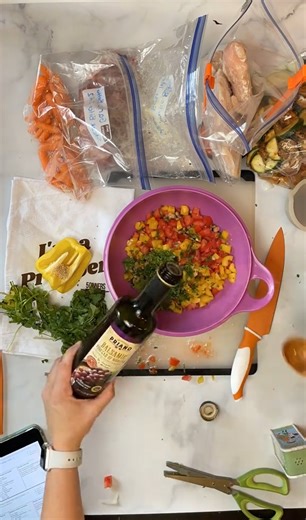 8.6K views · 15 reactions | Want to make dinners that are simple and easy and save you money? 5 dinners one hour has revolutionize the way we make dinner. It’s a prep ahead Meal plan system to get you in and out of the kitchen quick. Get ready to make awesome dinners every night and all while keeping your kitchen clean! | 5 Dinners 1 Hour | Facebook