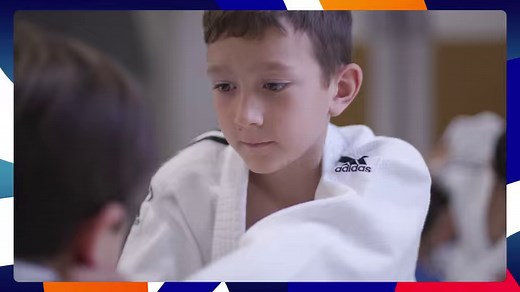 Prendre confiance en soi, canaliser son énergie, se faire des amis : les bienfaits du judo vu par les parents de jeunes licenciés. 🗣 Le judo, le meilleur sport pour vos enfants. ✅🥋 👉 Trouvez un club près de chez vous sur https://www.ffjudo.com/le-judo #FierdEtreJudoka #TousAuDojo | France Judo