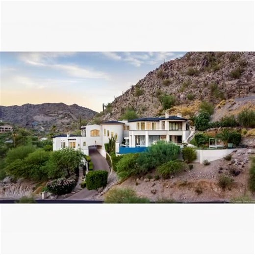 There’s a reason twilight is the most valuable few minutes in real estate photography. It’s when the lighting does the heavy lifting turning a Paradise Valley listing into something buyers actually stop to look at twice. The right visuals don’t just get views; they elevate how clients see you. | Sean Colon Photography